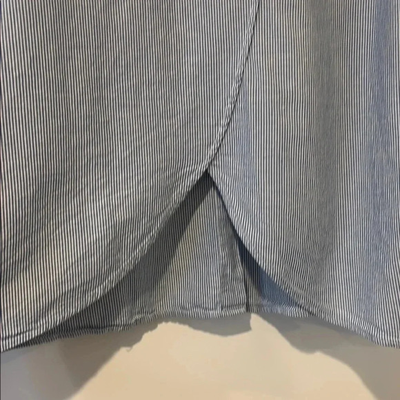 Madewell Blue Button Down Shirt with Long Sleeves and Standard Collar - Picture 4 of 5